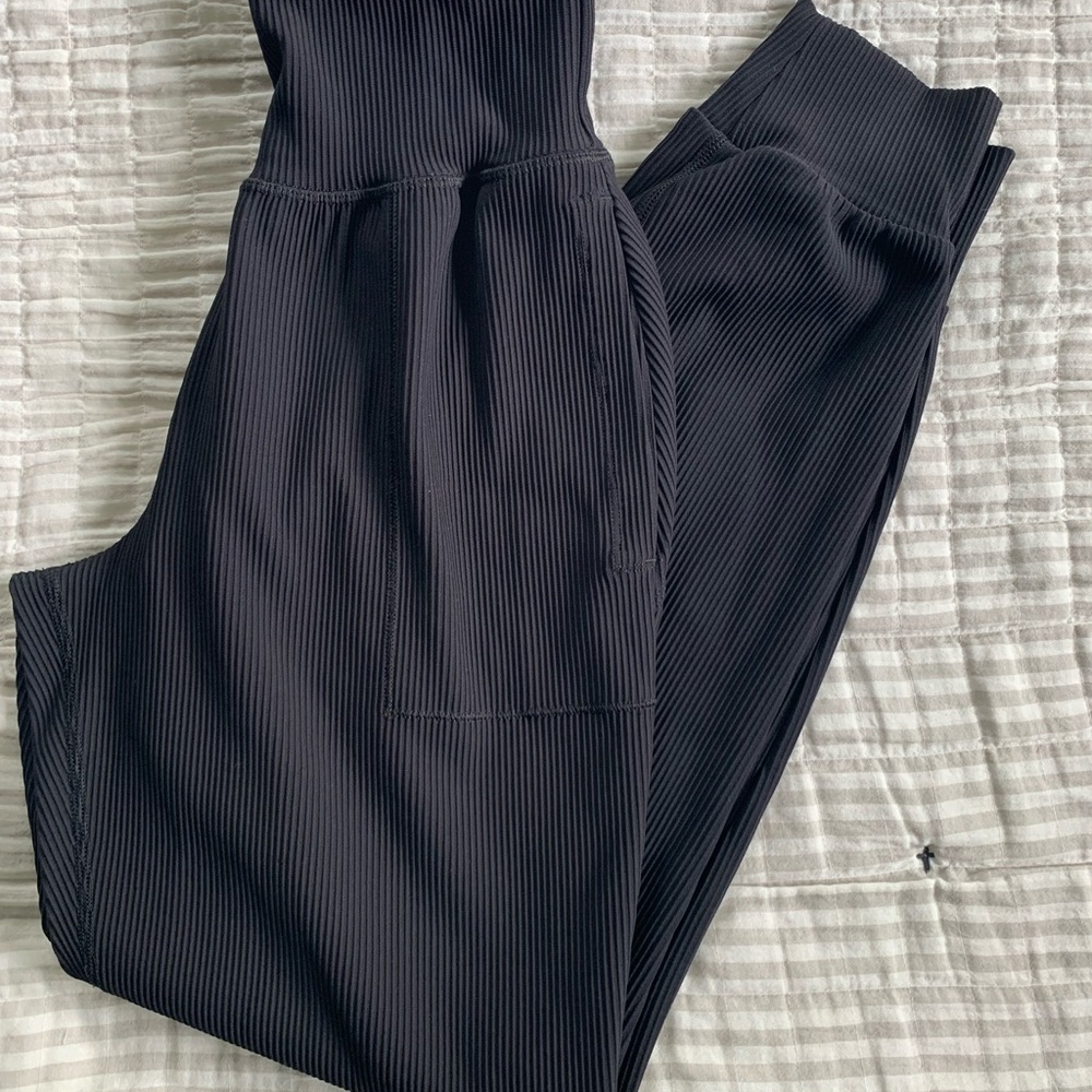 Athleta salutation joggers